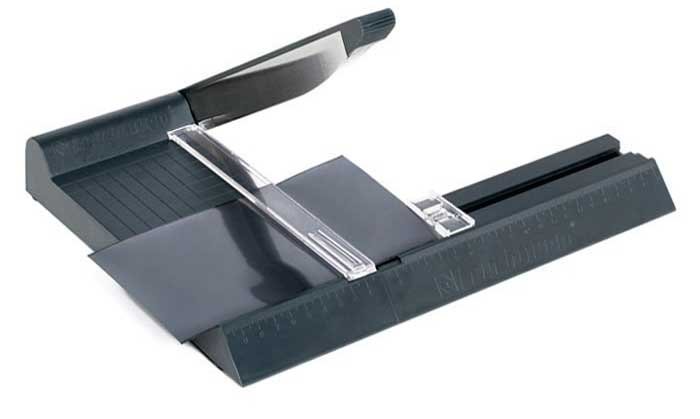 Guillotina SF con ancho de corte hasta 180 mm. Leuchtturm