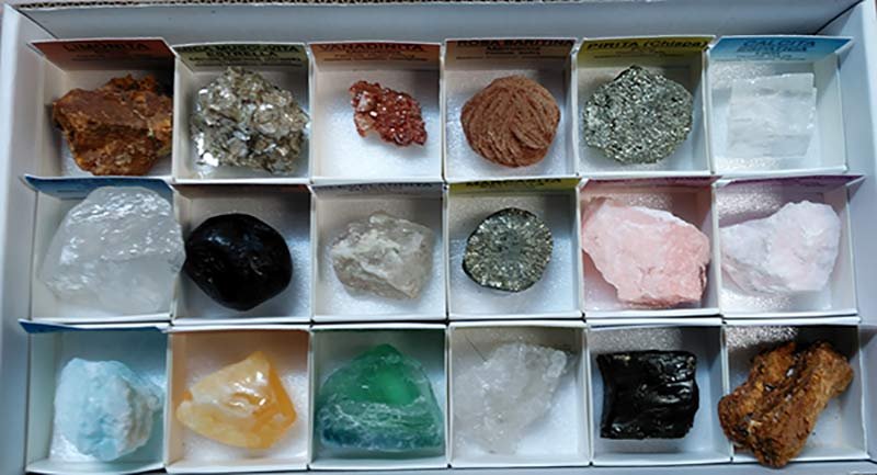 Caja de 18 minerales variados